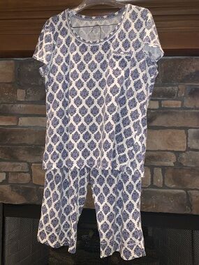 Carol Hochman Navy and White Soft Capri Pajama set size M
